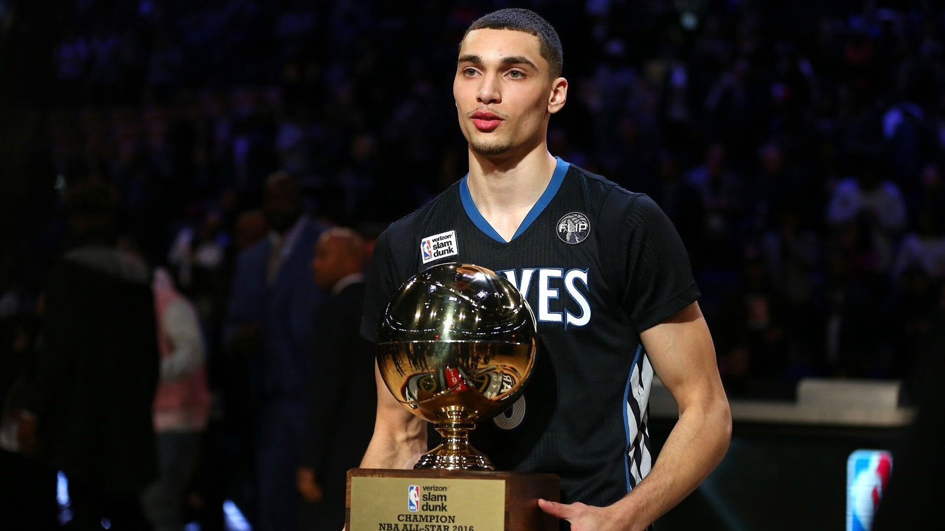 ayx体育-巴特勒迎来十赛季出色发挥，日本队观众热烈欢呼！再创辉煌时刻