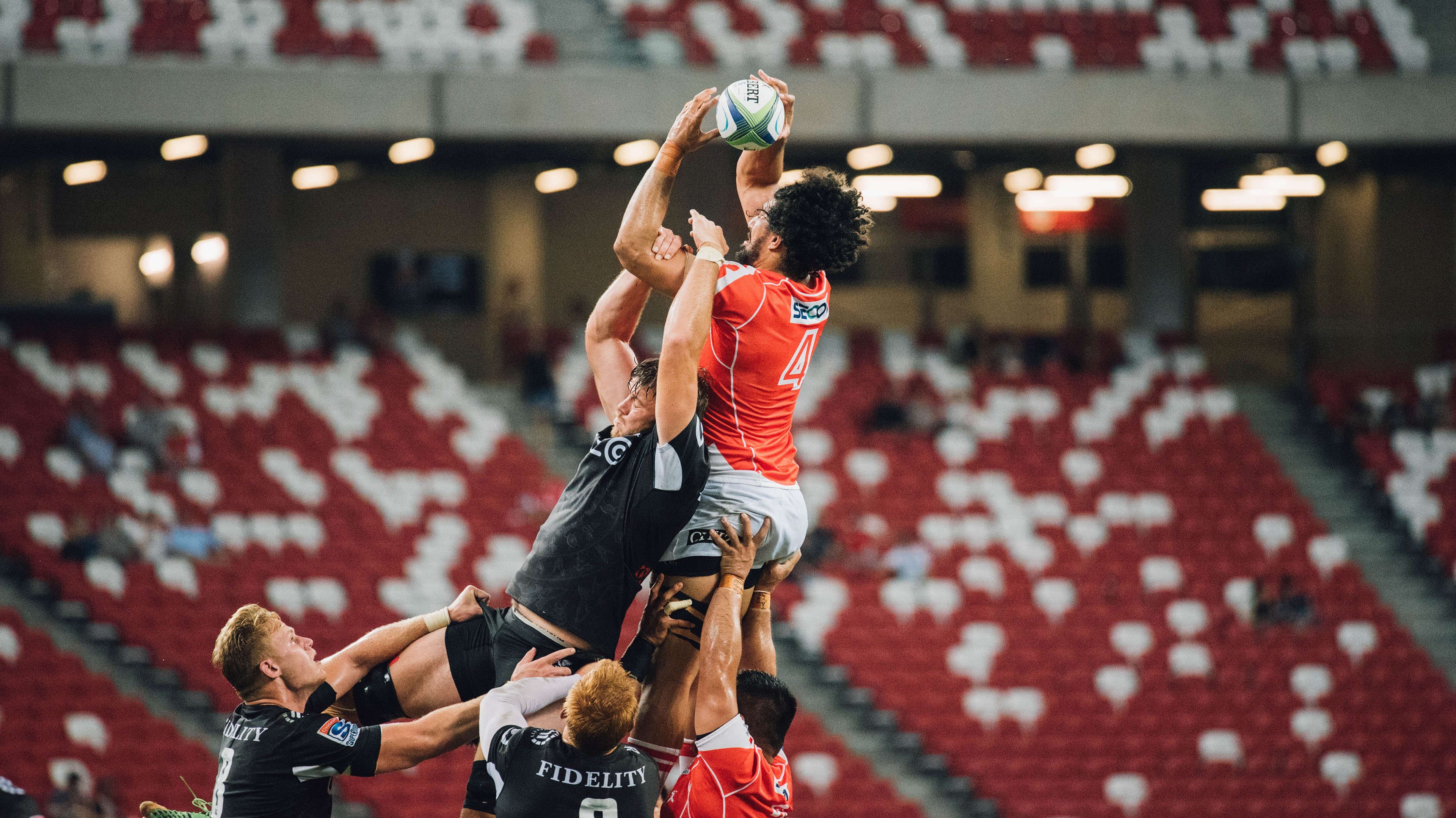  乒超联赛首回合对决在即！迈阿密热火演练定位球，马德里竞技密集防守应对